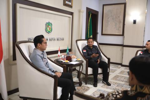 Audiensi dengan wali kota