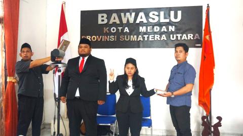 Pelantikan dan pengambilan sumpah/janji  jabatannya sebagai Kepala Sub Bagian (Kasubbag) yang dilaksanakan secara daring oleh Sekretaris Jenderal Bawaslu Republik Indonesia