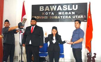 Pelantikan dan pengambilan sumpah/janji  jabatannya sebagai Kepala Sub Bagian (Kasubbag) yang dilaksanakan secara daring oleh Sekretaris Jenderal Bawaslu Republik Indonesia